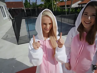 Yammy Funny Bunnies Alice Merches and Sadie Hartz in threesome sex